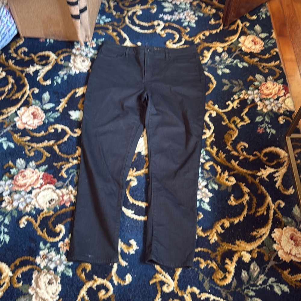 Chicos So Slimming Girlfriend Slim Keg Ankle jeans- worn a few times.‎ 99 retail - Picture 4 of 5
